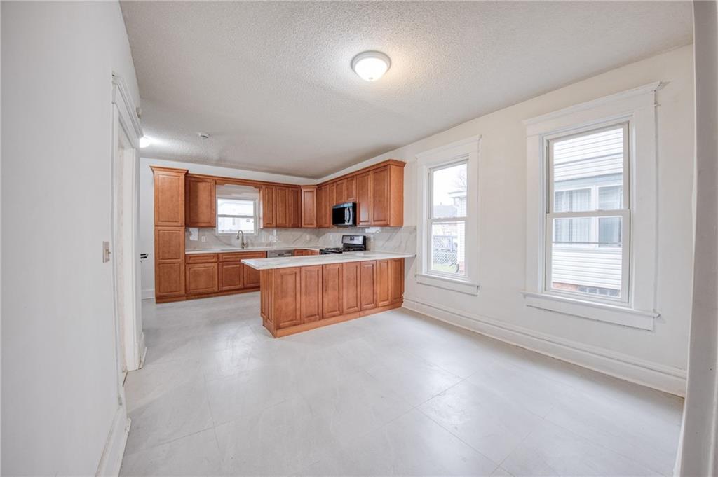 923 Adams Street New Castle, PA 16101 - Photo 12 of 38