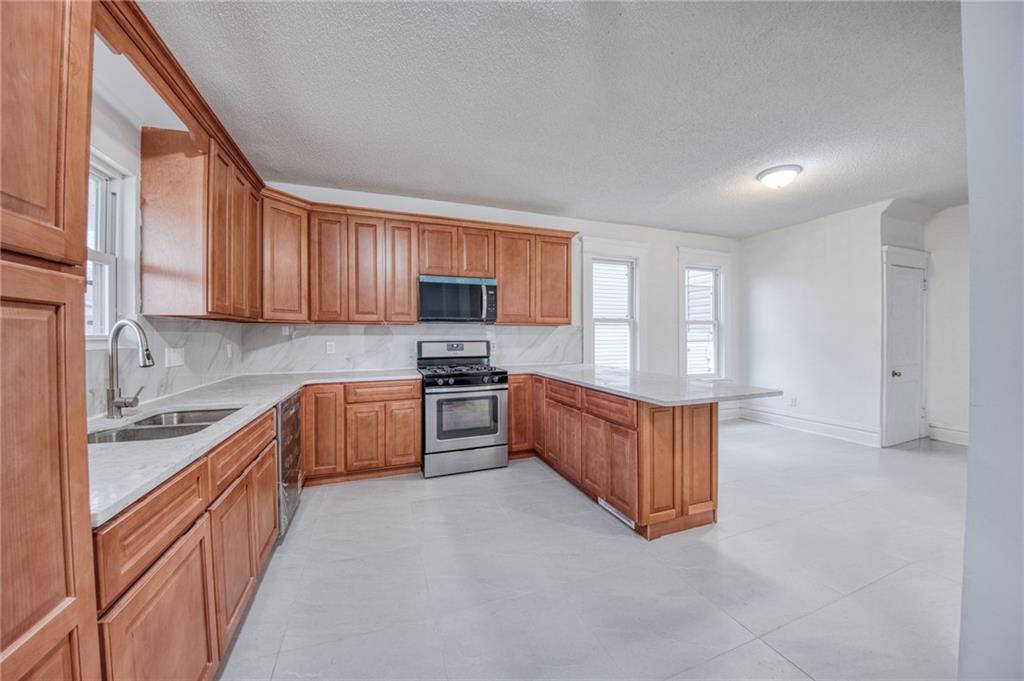 923 Adams Street New Castle, PA 16101 - Photo 15 of 38