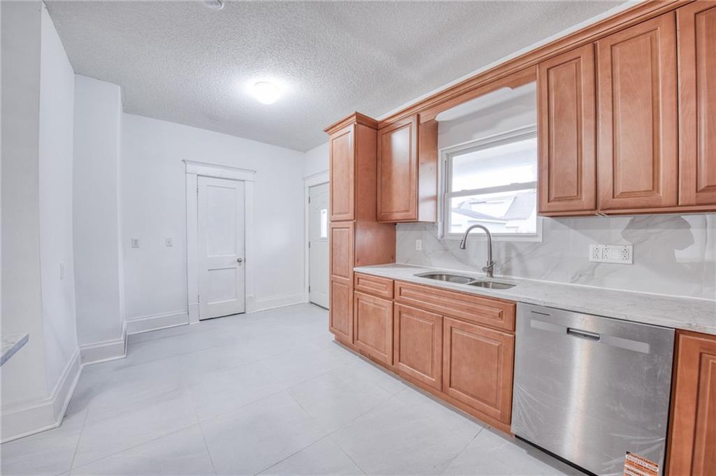 923 Adams Street New Castle, PA 16101 - Photo 16 of 38