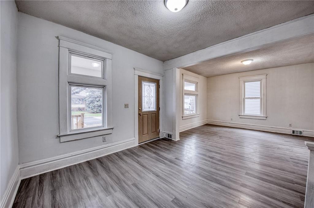 923 Adams Street New Castle, PA 16101 - Photo 4 of 38