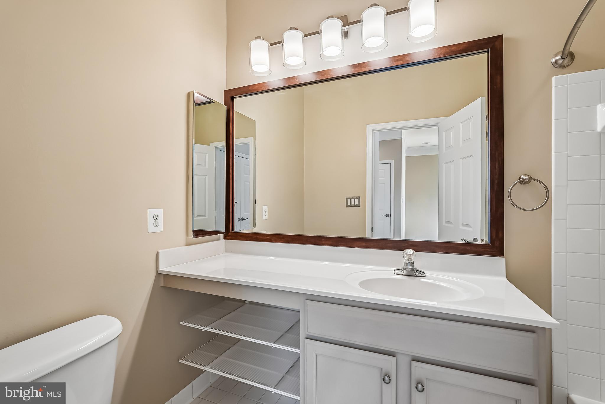 41935 Cinnabar Square Aldie, VA 20105 - Photo 20 of 39 Upper Level Full bathroom