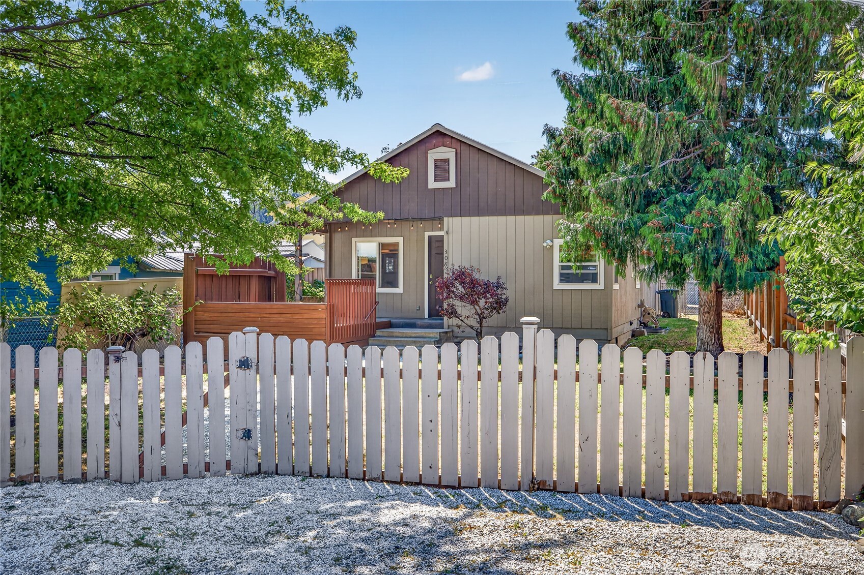 308 Riverside Drive Cashmere, WA 98815 - Photo 3 of 27 Gallery Image 3