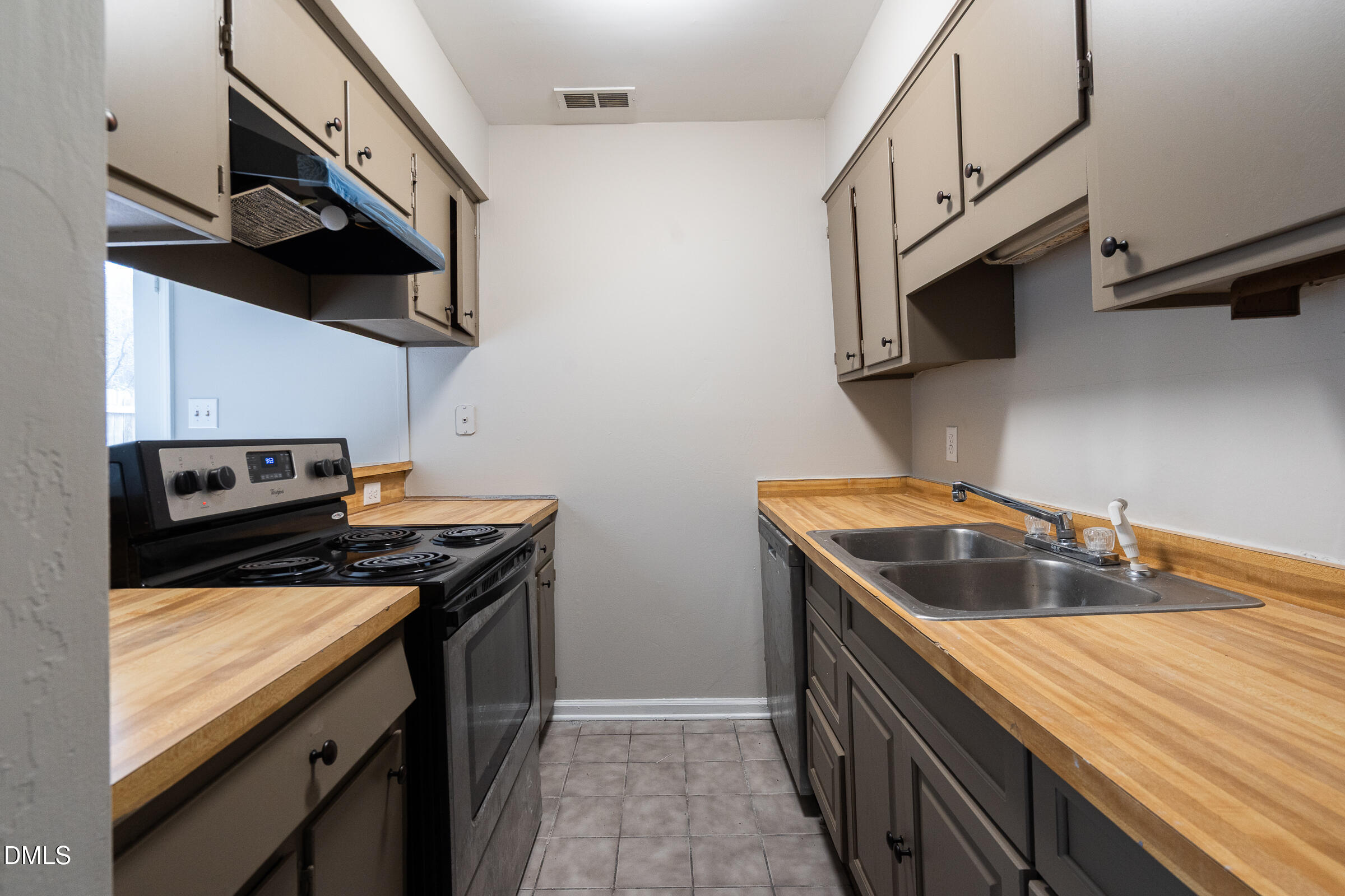 102 Rhum Place Garner, NC 27529 - Photo 5 of 18 DSC07929