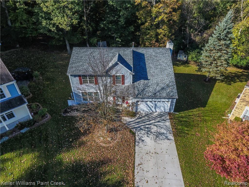 416 Ivy Wood Court Rochester Hills, MI 48307 - Photo 2 of 32