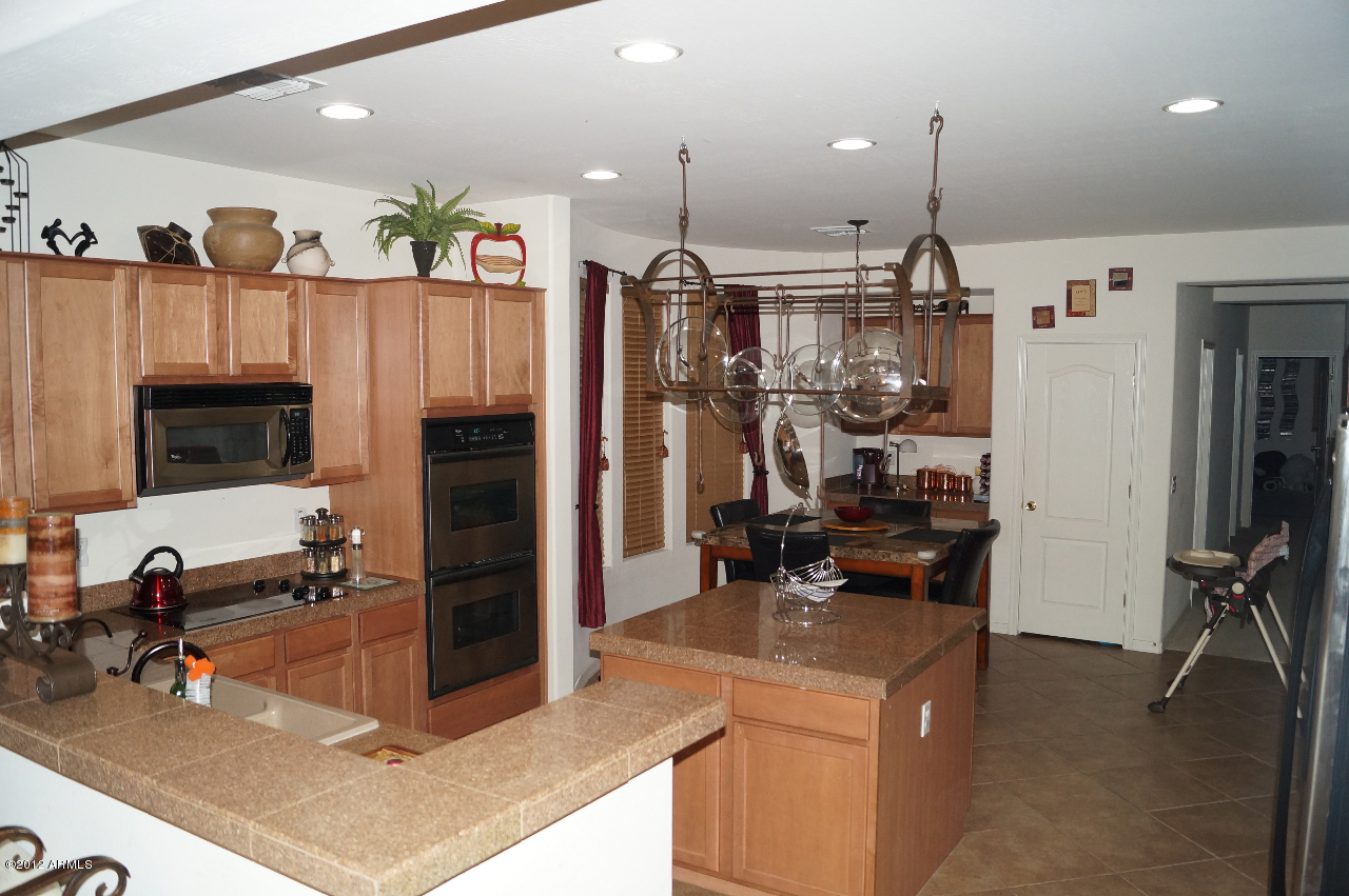 15239 West Redfield Road Surprise, AZ 85379 - Photo 6 of 20 DSC00516