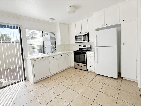 $3,985 | 13 Sage, Irvine, CA 92604