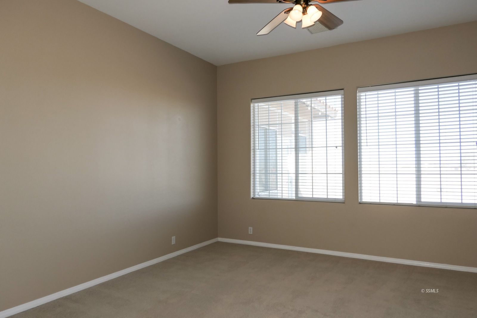 120 West Franklin Avenue Ridgecrest, CA 93555 - Photo 18 of 49 an empty room with a window