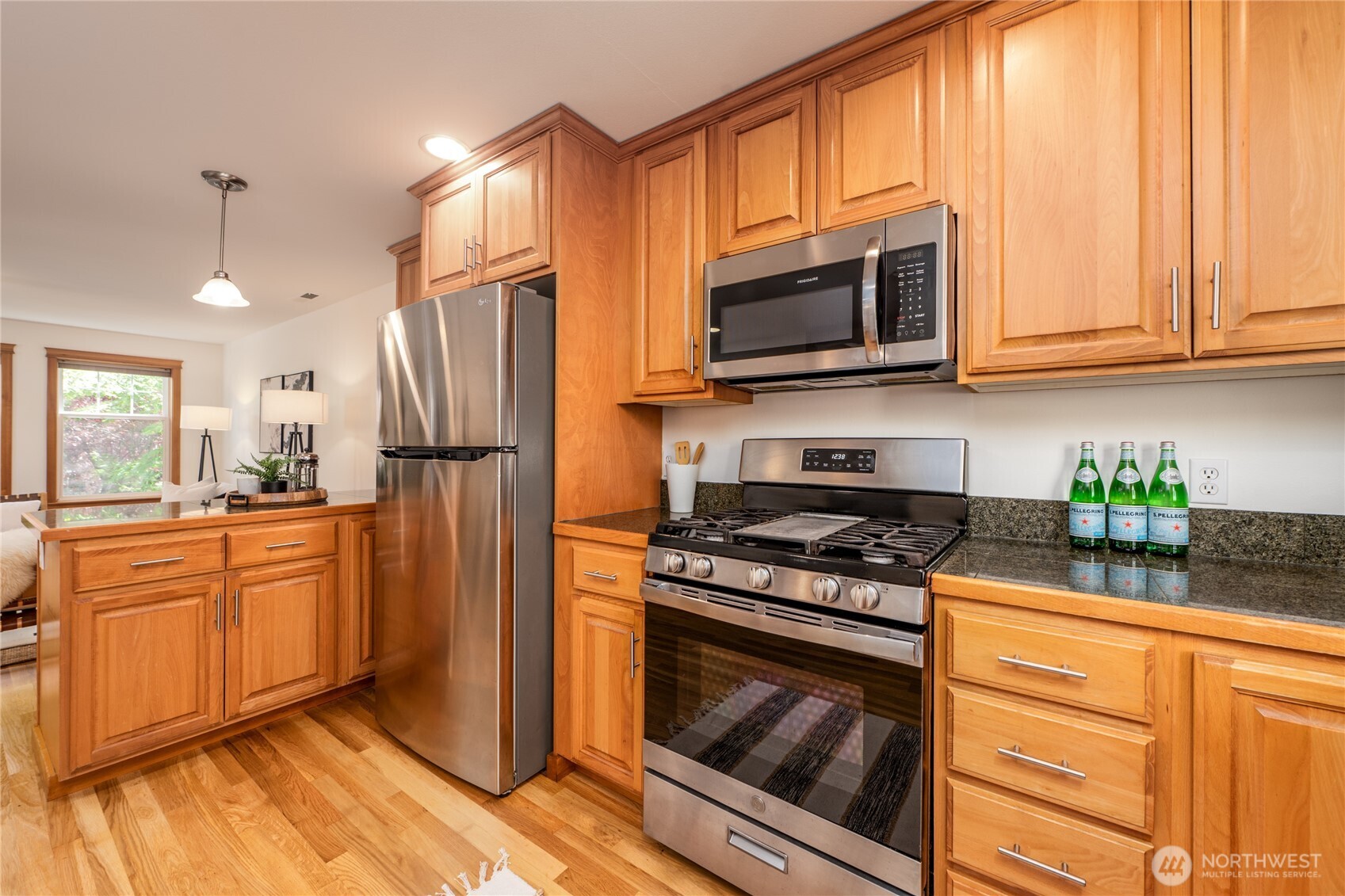 8517 Stone Avenue North, Unit B Seattle, WA 98103 - Photo 7 of 24