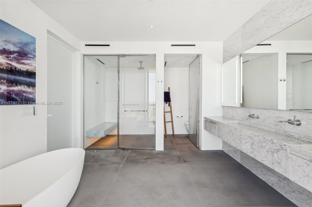 $3,800,000 | 2000 South Ocean Drive, Unit 28A, Hallandale Beach, FL 33009