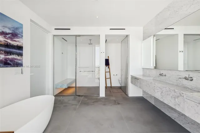 $3,800,000 | 2000 South Ocean Drive, Unit 28A, Hallandale Beach, FL 33009