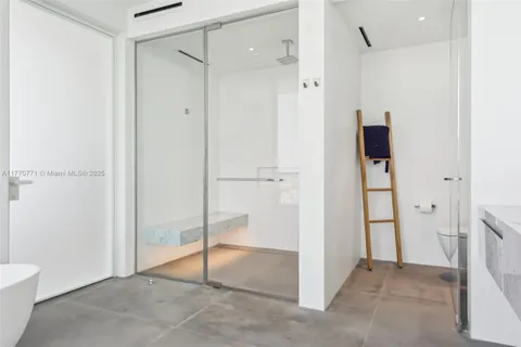 $3,800,000 | 2000 South Ocean Drive, Unit 28A, Hallandale Beach, FL 33009