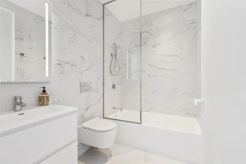 $3,800,000 | 2000 South Ocean Drive, Unit 28A, Hallandale Beach, FL 33009