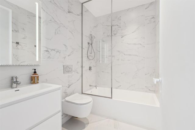 $3,800,000 | 2000 South Ocean Drive, Unit 28A, Hallandale Beach, FL 33009