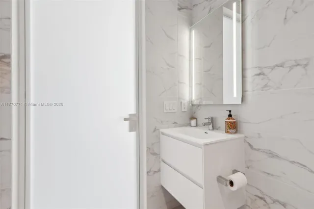 $3,800,000 | 2000 South Ocean Drive, Unit 28A, Hallandale Beach, FL 33009