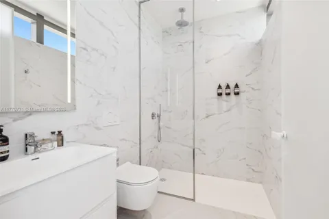 $3,800,000 | 2000 South Ocean Drive, Unit 28A, Hallandale Beach, FL 33009