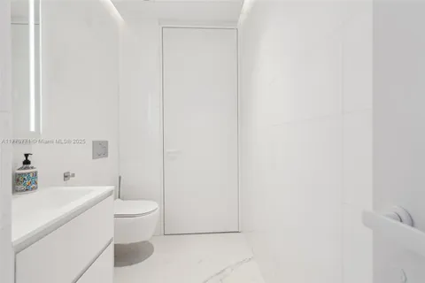 $3,800,000 | 2000 South Ocean Drive, Unit 28A, Hallandale Beach, FL 33009