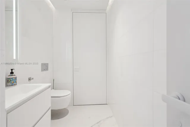 $3,800,000 | 2000 South Ocean Drive, Unit 28A, Hallandale Beach, FL 33009