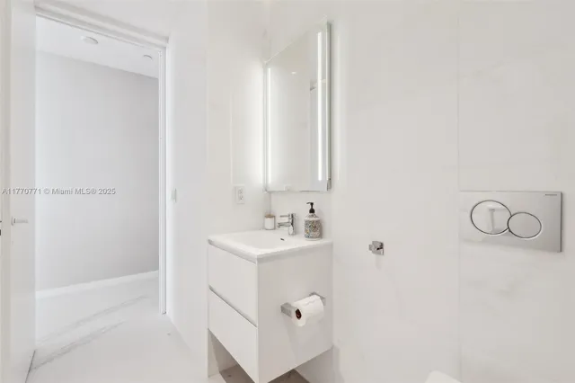 $3,800,000 | 2000 South Ocean Drive, Unit 28A, Hallandale Beach, FL 33009