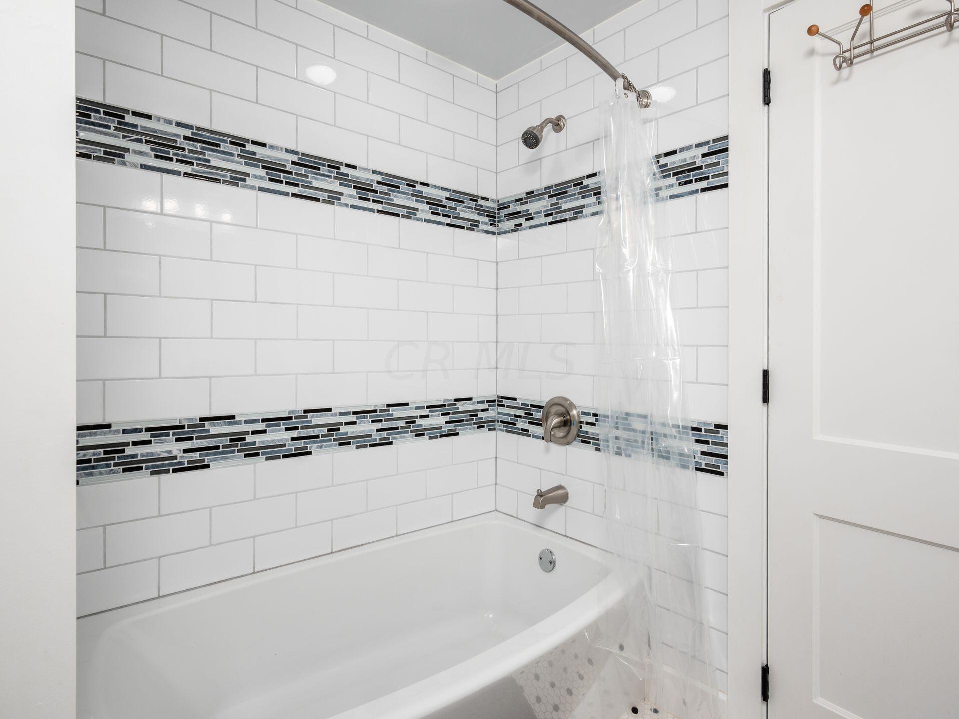 1891 North Devon Road Columbus, OH 43212 - Photo 37 of 42 Bath Tub Shower
