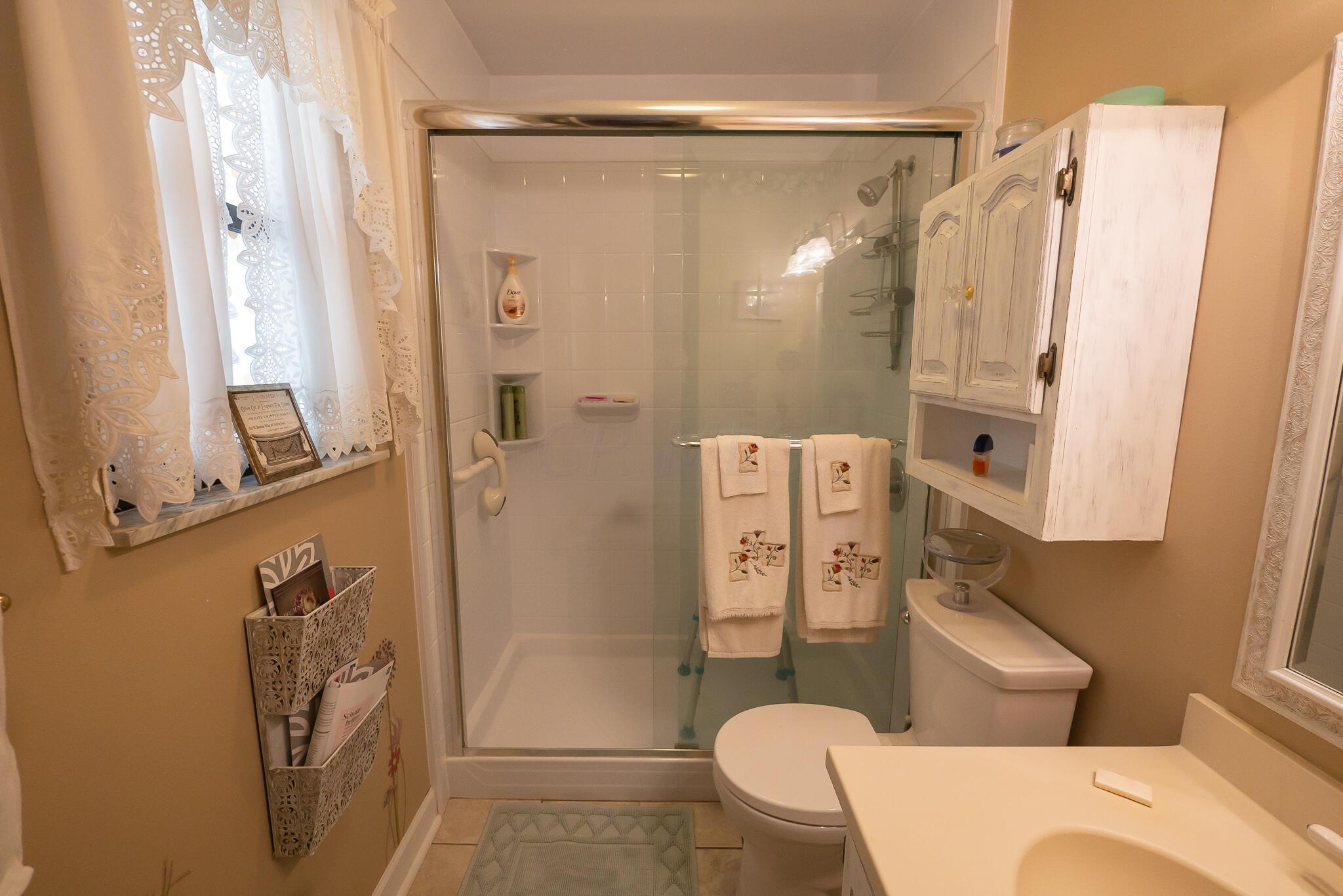 1266 Thurell Road Columbus, OH 43229 - Photo 34 of 48 MasterBath2