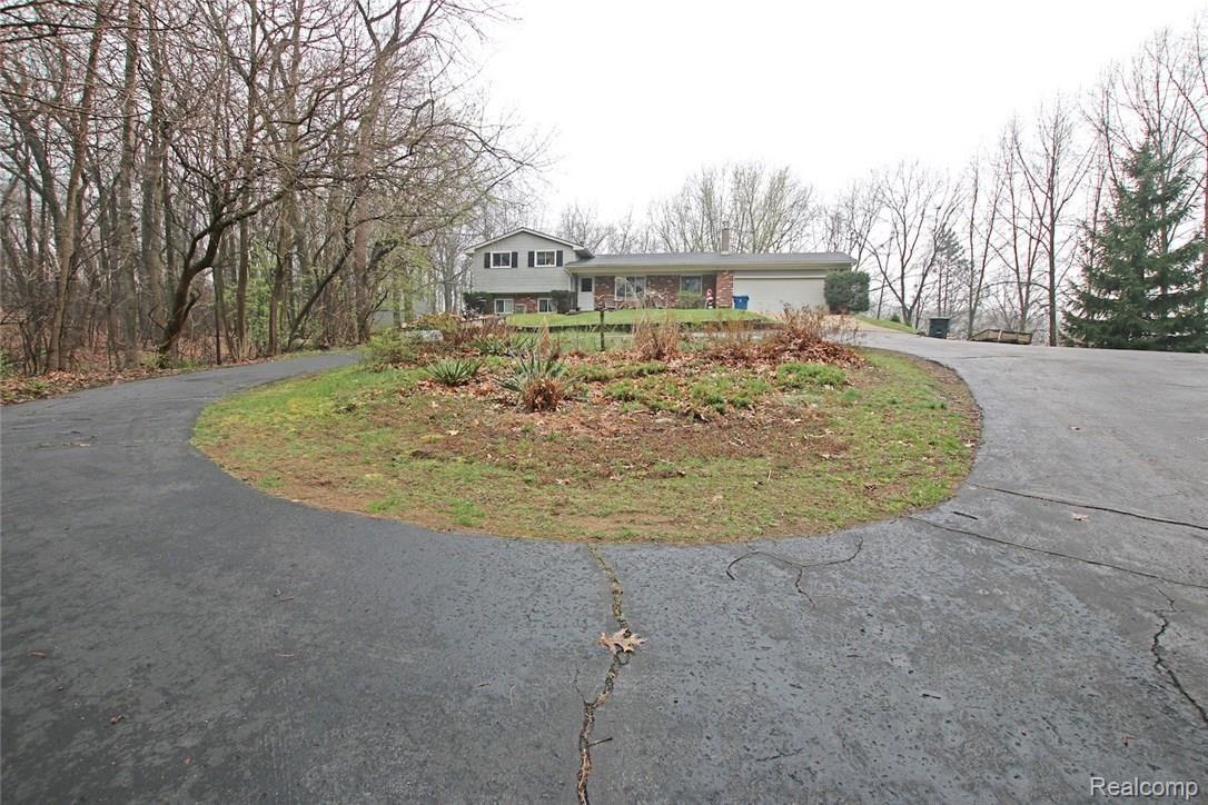 2418 Academy Road Holly, MI 48442 - Photo 2 of 37 2) Front.jpg