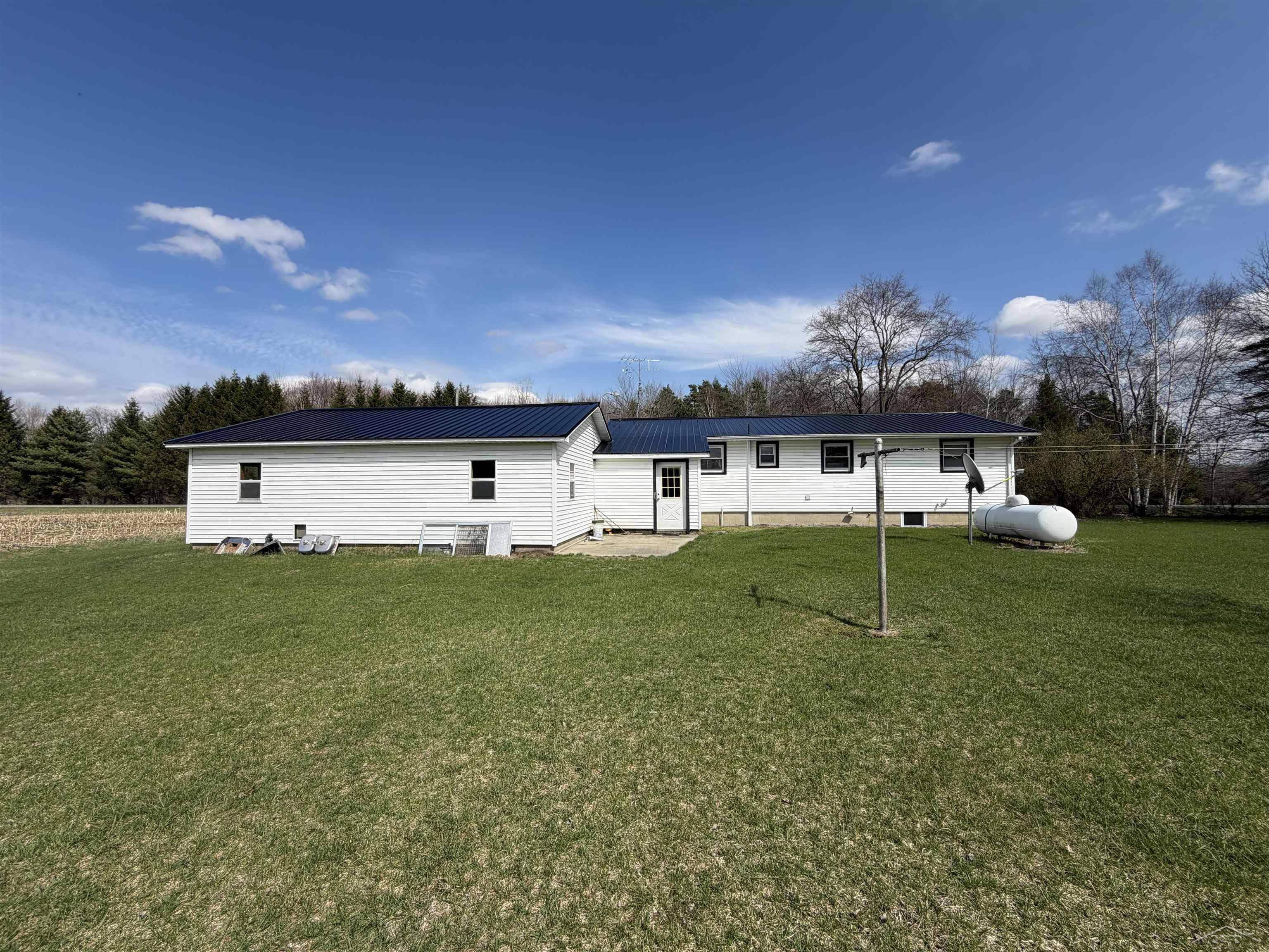 2854 South Ransom Road Ithaca, MI 48847 - Photo 2 of 3