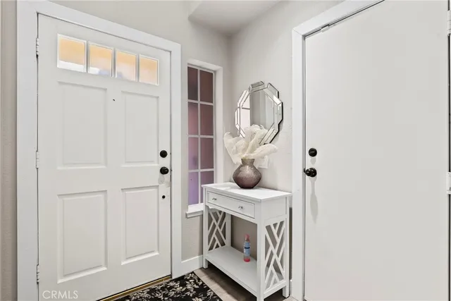 a view of livingroom with furniture