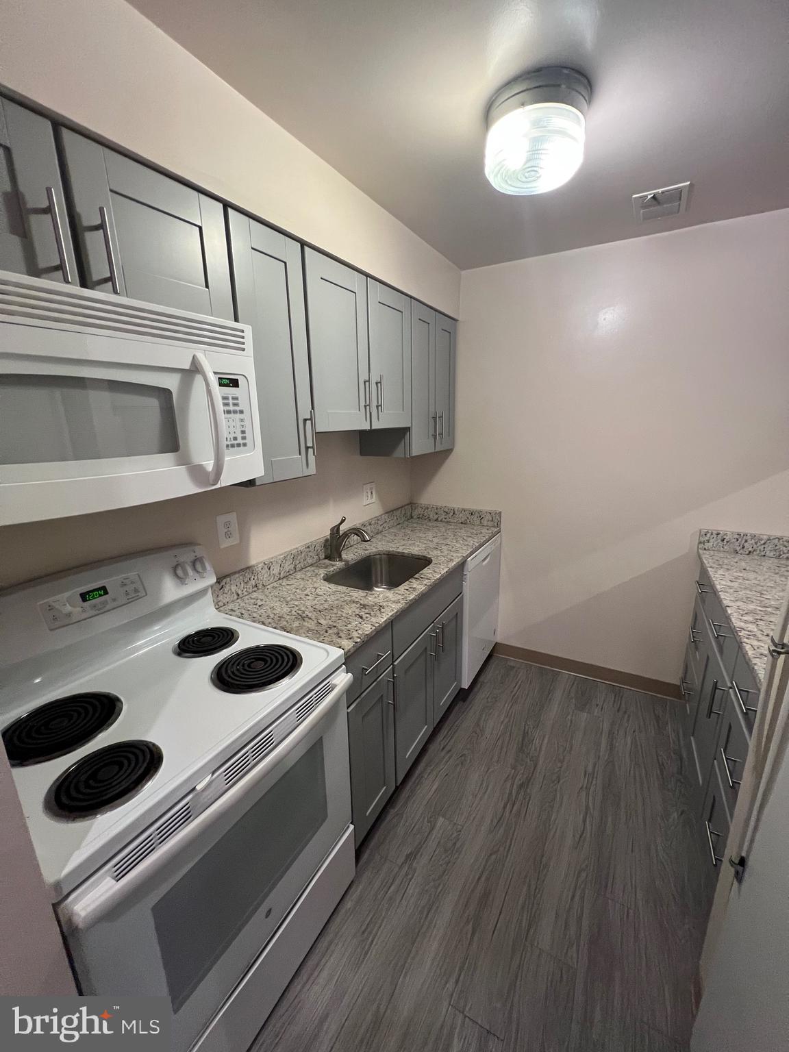 3 Andrew Place, Unit R98 Baltimore, MD 21201 - Photo 5 of 16