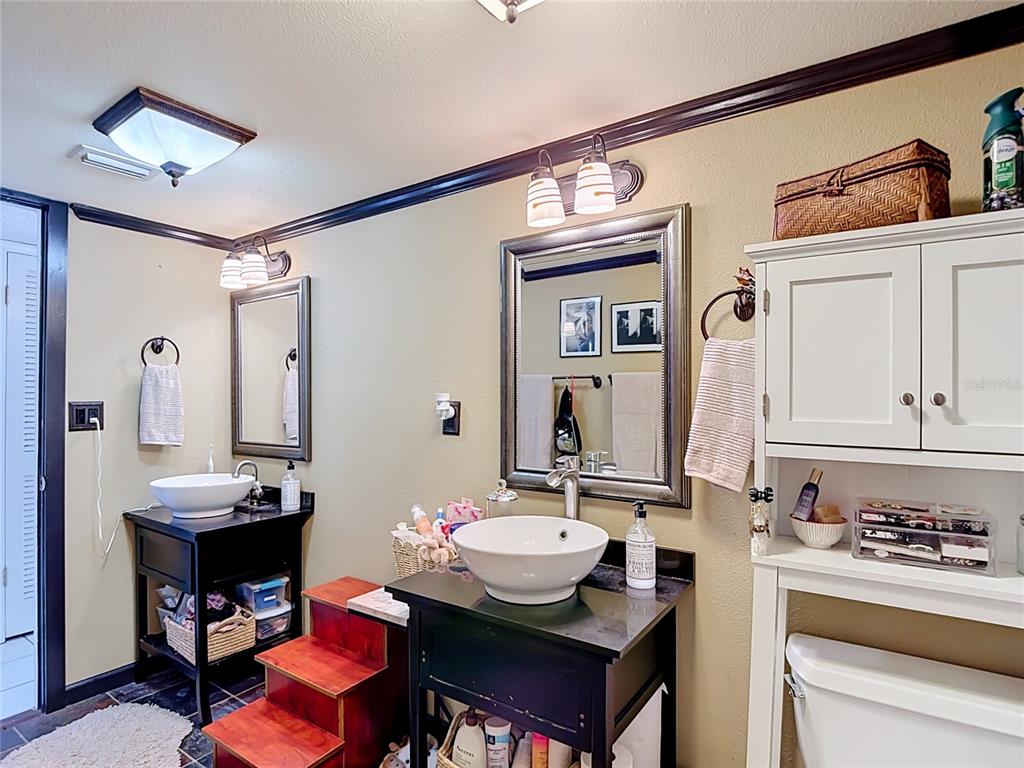 11805 Raintree Lake Lane, Unit B Temple Terrace, FL 33617 - Photo 25 of 35