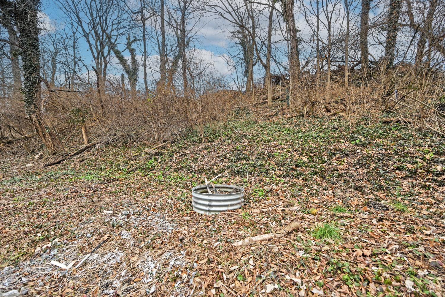 2037 Duck Creek Road Cincinnati, OH 45207 - Photo 37 of 40