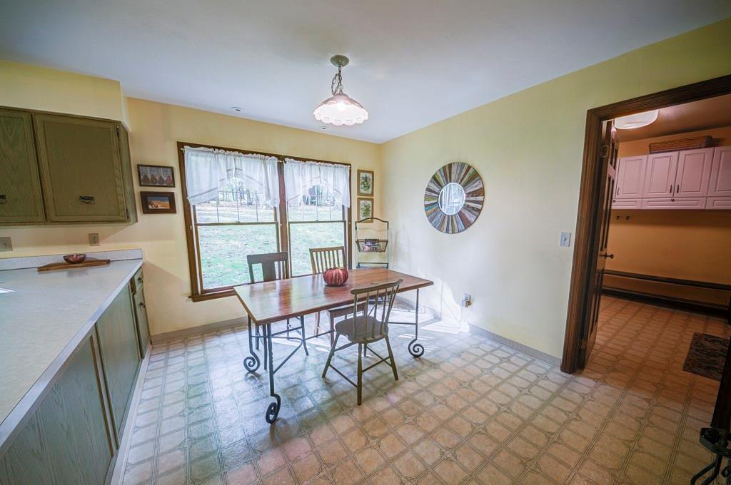 404 Gass Road Wexford, PA 15090 - Photo 8 of 20 Eat in Kitchen has plenty of space for the family!