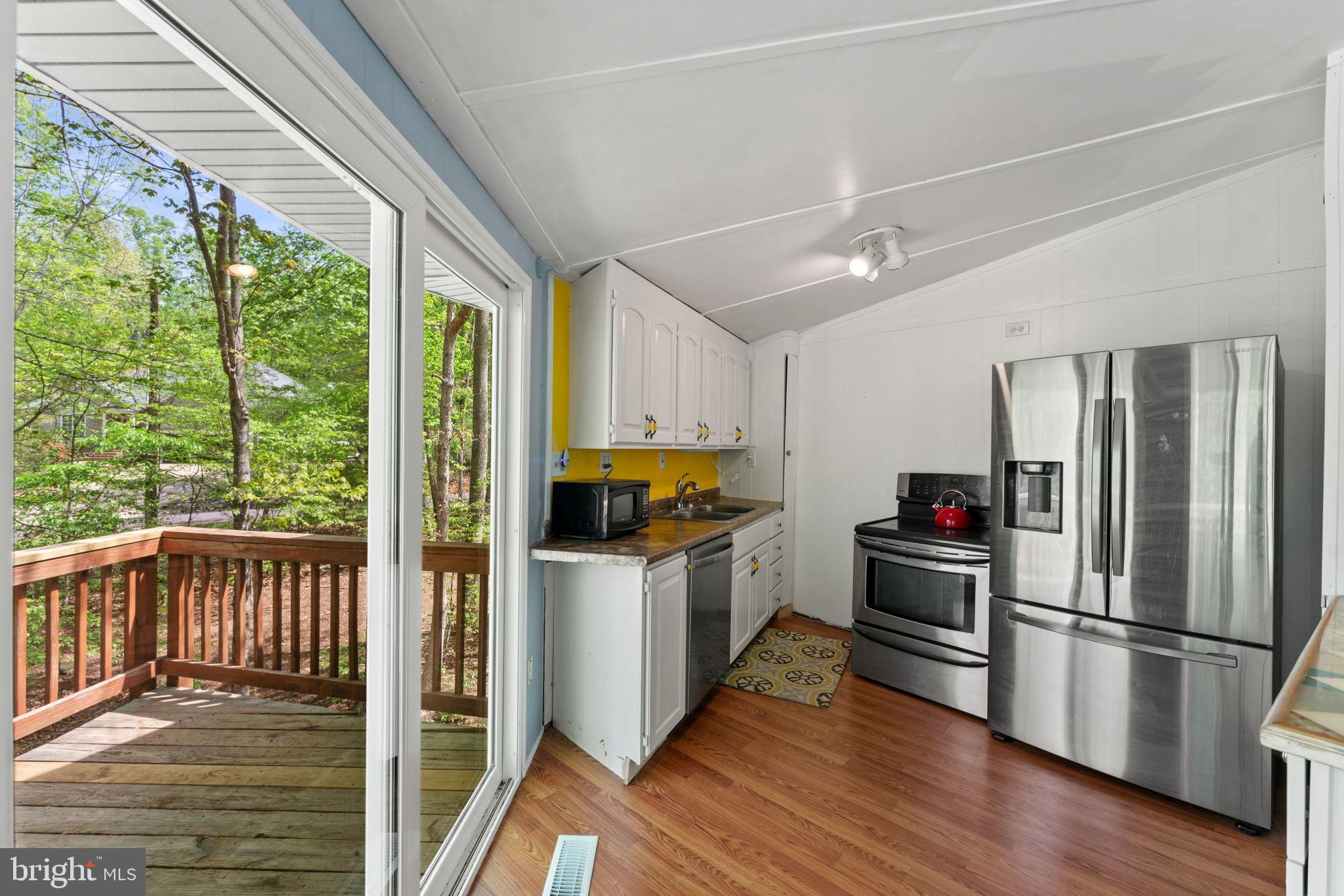152 Edgemont Circle Locust Grove, VA 22508 - Photo 14 of 60 a kitchen with a stove a refrigerator and a wooden floor