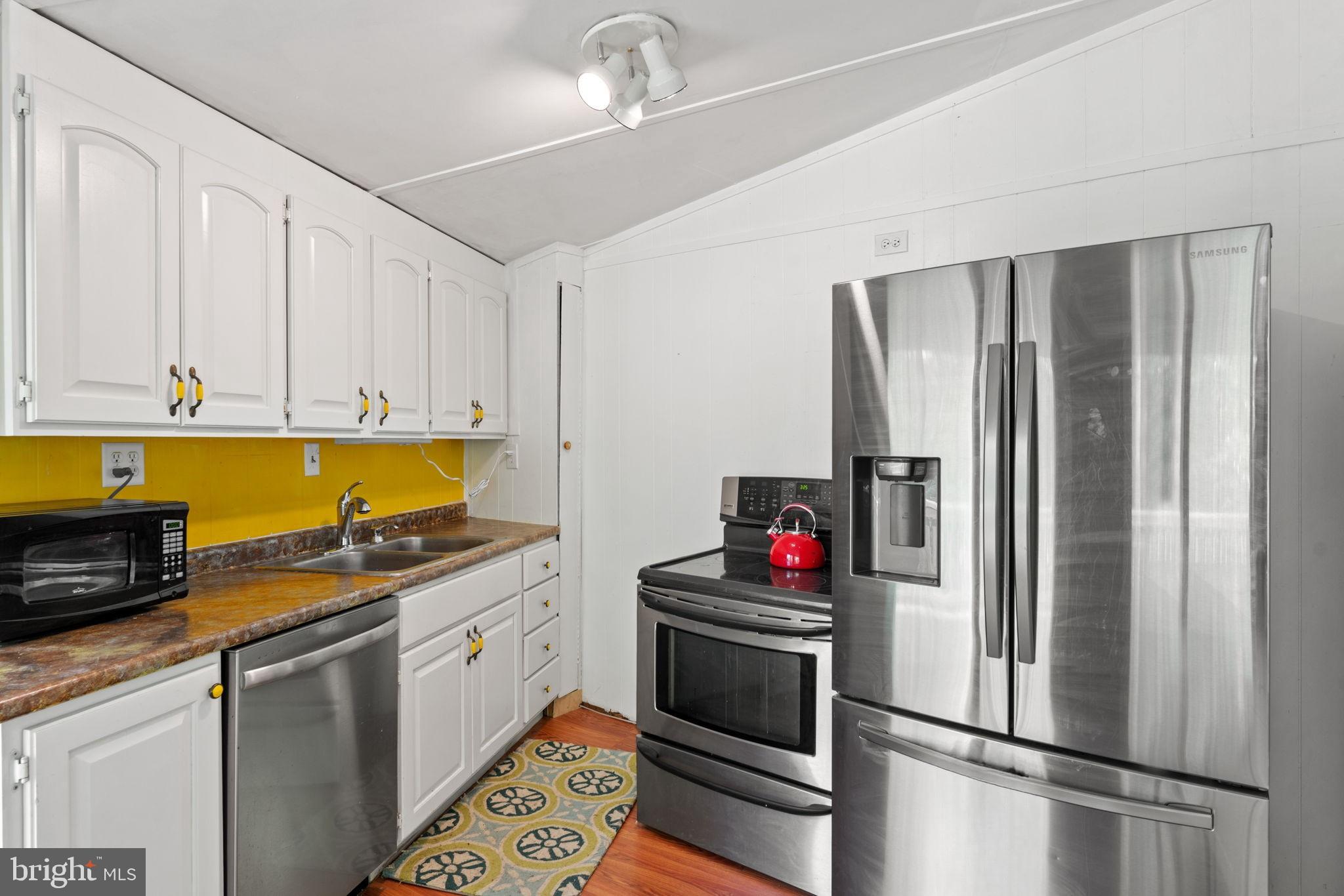 152 Edgemont Circle Locust Grove, VA 22508 - Photo 15 of 60 a kitchen with stainless steel appliances a refrigerator sink and cabinets