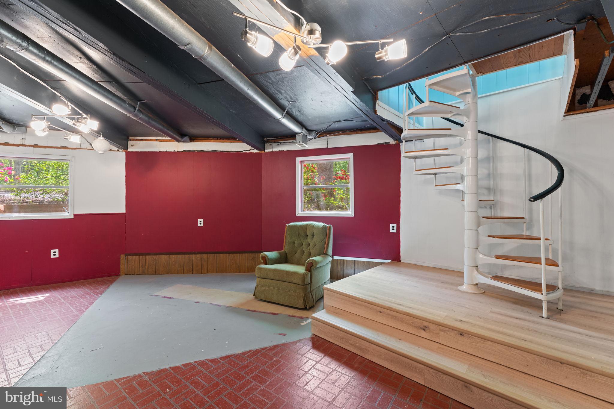 152 Edgemont Circle Locust Grove, VA 22508 - Photo 29 of 60 a room with furniture and window