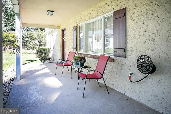 a view of a livingroom with furniture and windows
