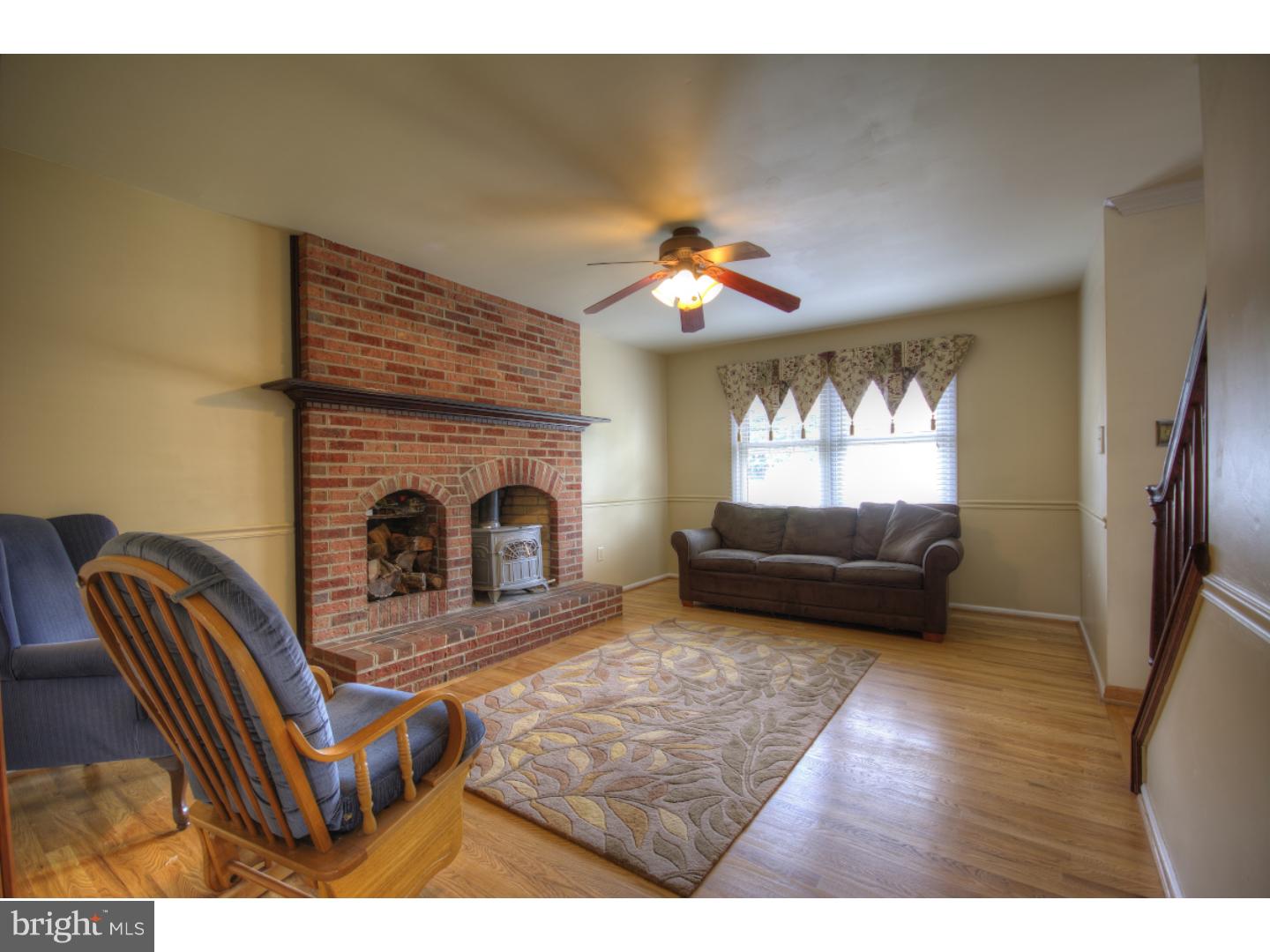 41 Cameron Circle Clementon, NJ 08021 - Photo 12 of 24 Family Room