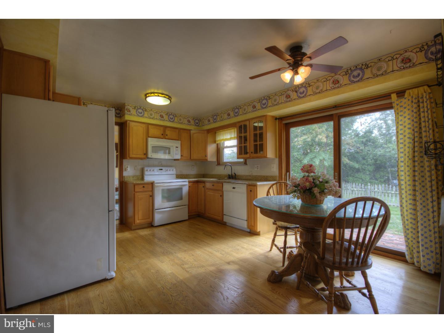 41 Cameron Circle Clementon, NJ 08021 - Photo 14 of 24 Kitchen