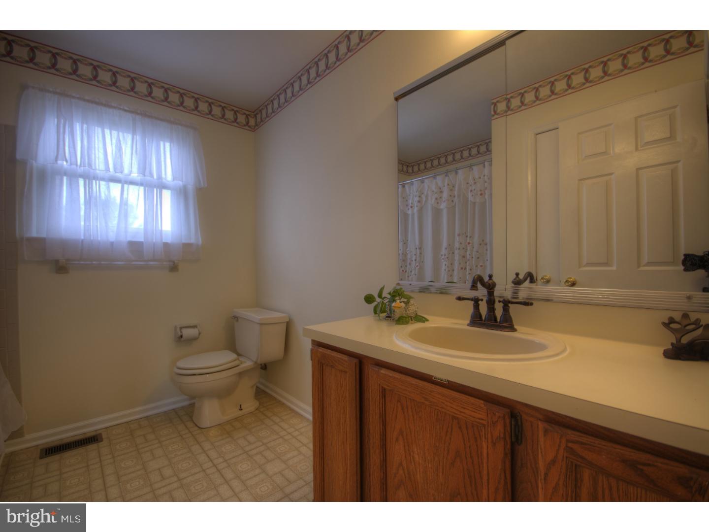 41 Cameron Circle Clementon, NJ 08021 - Photo 23 of 24 Bathroom