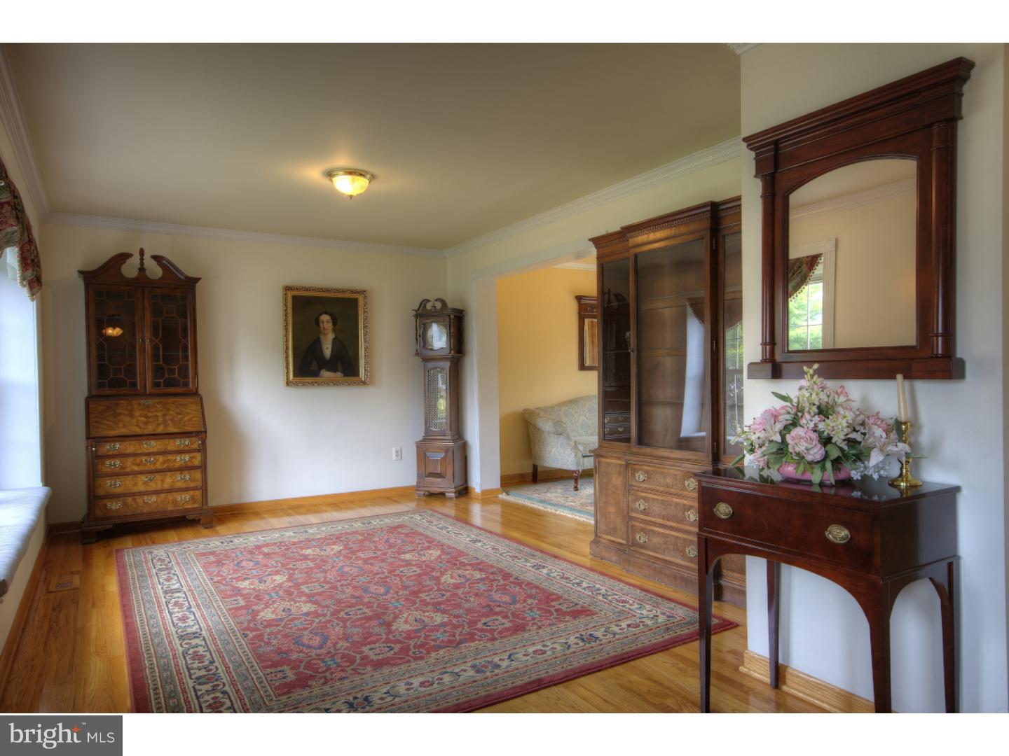 41 Cameron Circle Clementon, NJ 08021 - Photo 6 of 24 Living Room