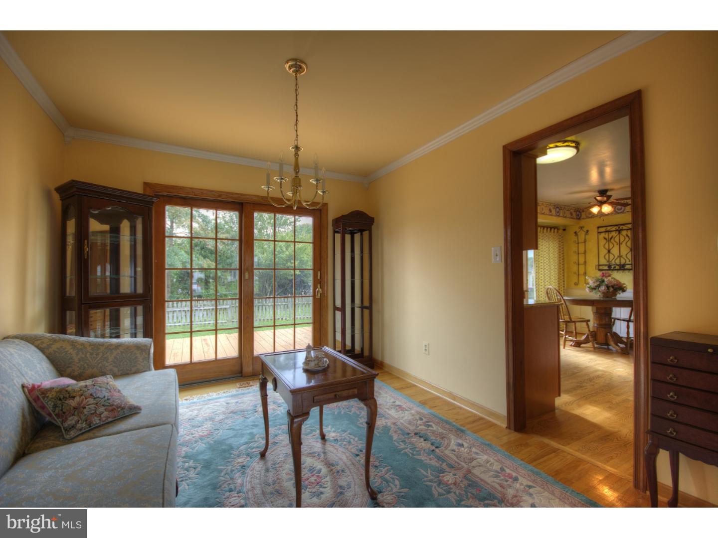 41 Cameron Circle Clementon, NJ 08021 - Photo 9 of 24 Dining Room