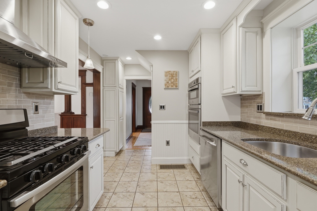 6 Findlay Street Wakefield, MA 01880 - Photo 15 of 40