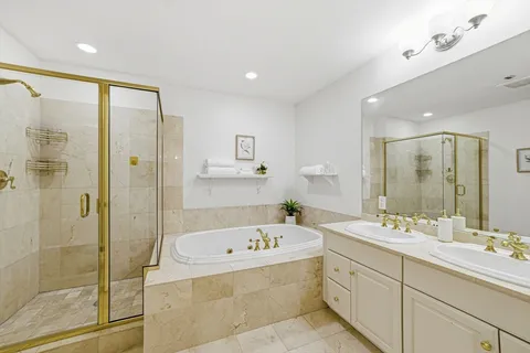$1,029,000 | 630 Hammond Street, Unit 209, Brookline, MA 02467