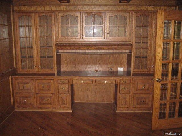 8515 Ellis Road Clarkston, MI 48348 - Photo 11 of 21 LIBRARY