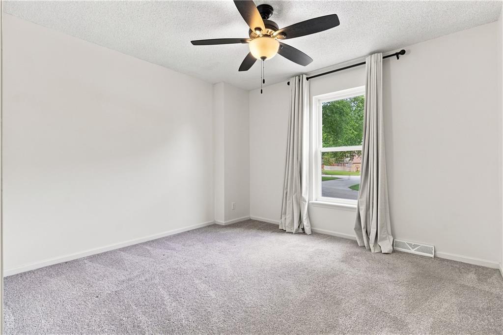 6015 Hauser Street Shawnee, KS 66216 - Photo 17 of 34
