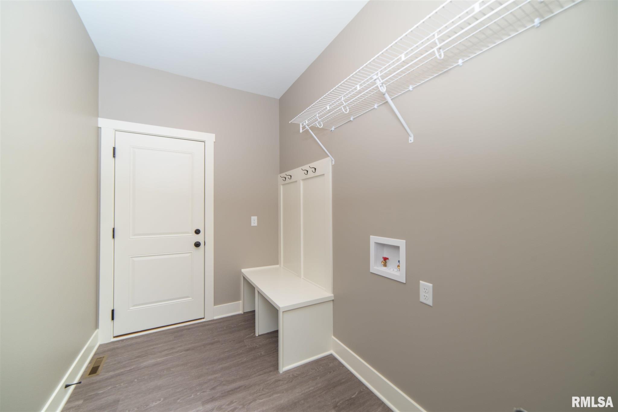 7235 Genesis Way Bettendorf, IA 52722 - Photo 3 of 28