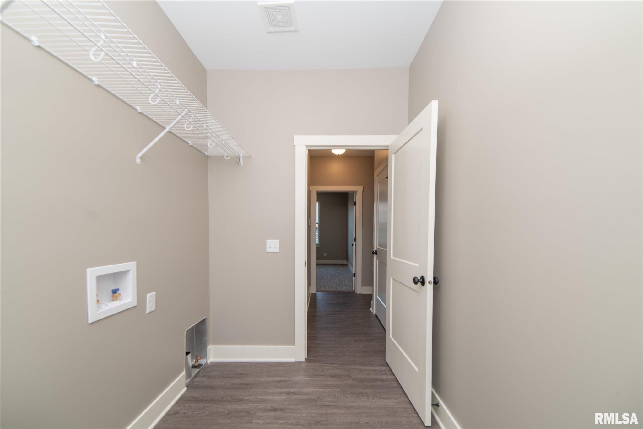 7235 Genesis Way Bettendorf, IA 52722 - Photo 4 of 28