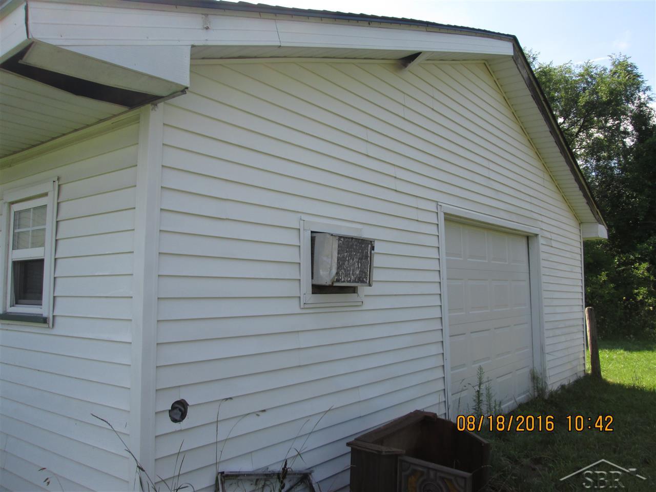 1075 Butler Road Saginaw, MI 48601 - Photo 9 of 10 31300813-10.JPG