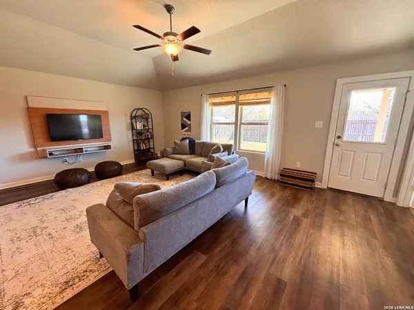 $1,900 | 6930 Emerald Valley, San Antonio, TX 78242