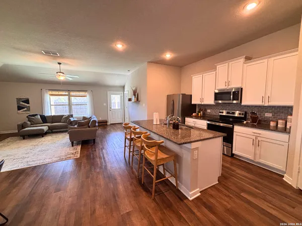 $1,900 | 6930 Emerald Valley, San Antonio, TX 78242