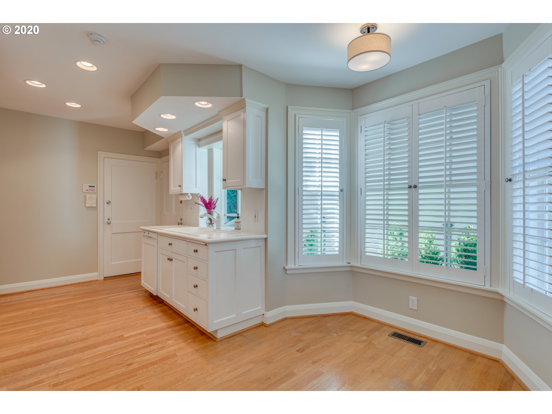 2891 Northwest Cumberland Road Portland, OR 97210 - Photo 11 of 32 Kitchen/Nook